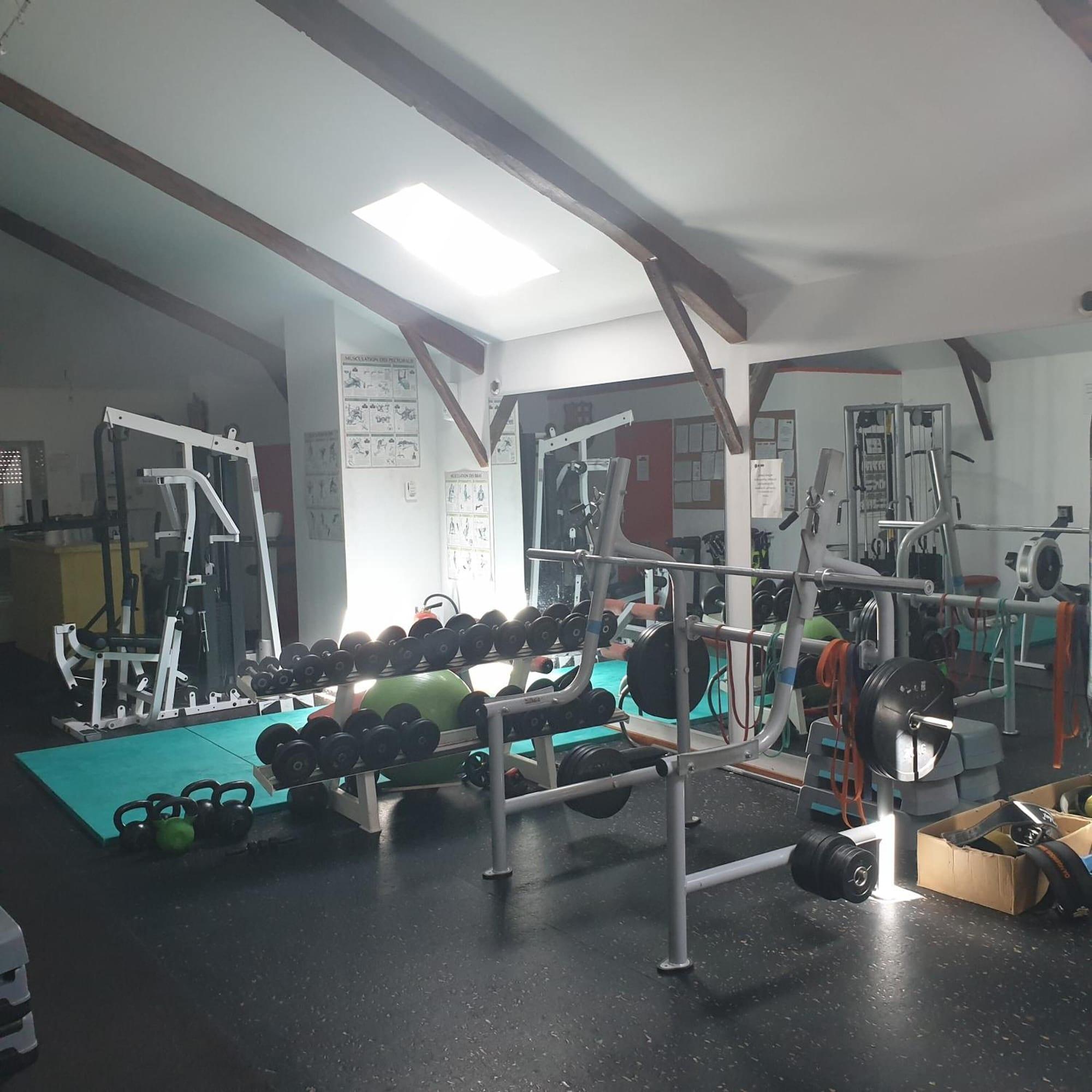 Gimnasio Logis Hôtel Cruzel