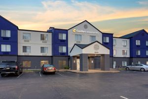Alojamiento - Comfort Inn & Suites