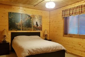 Alquiler Vacacional - New on market.  Cabin with 3 beds and 3 baths surrounded by forest