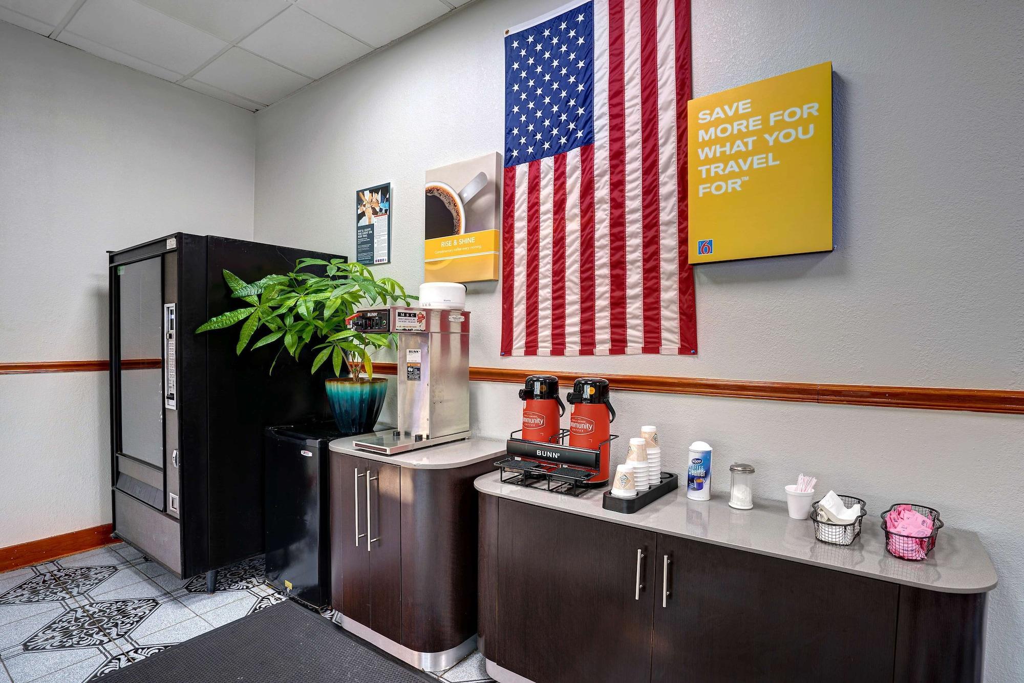 Bar/Salón Motel 6 Burlington, NC