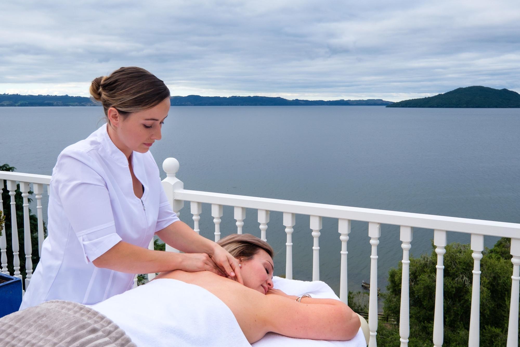 Spa On The Point - Lake Rotorua