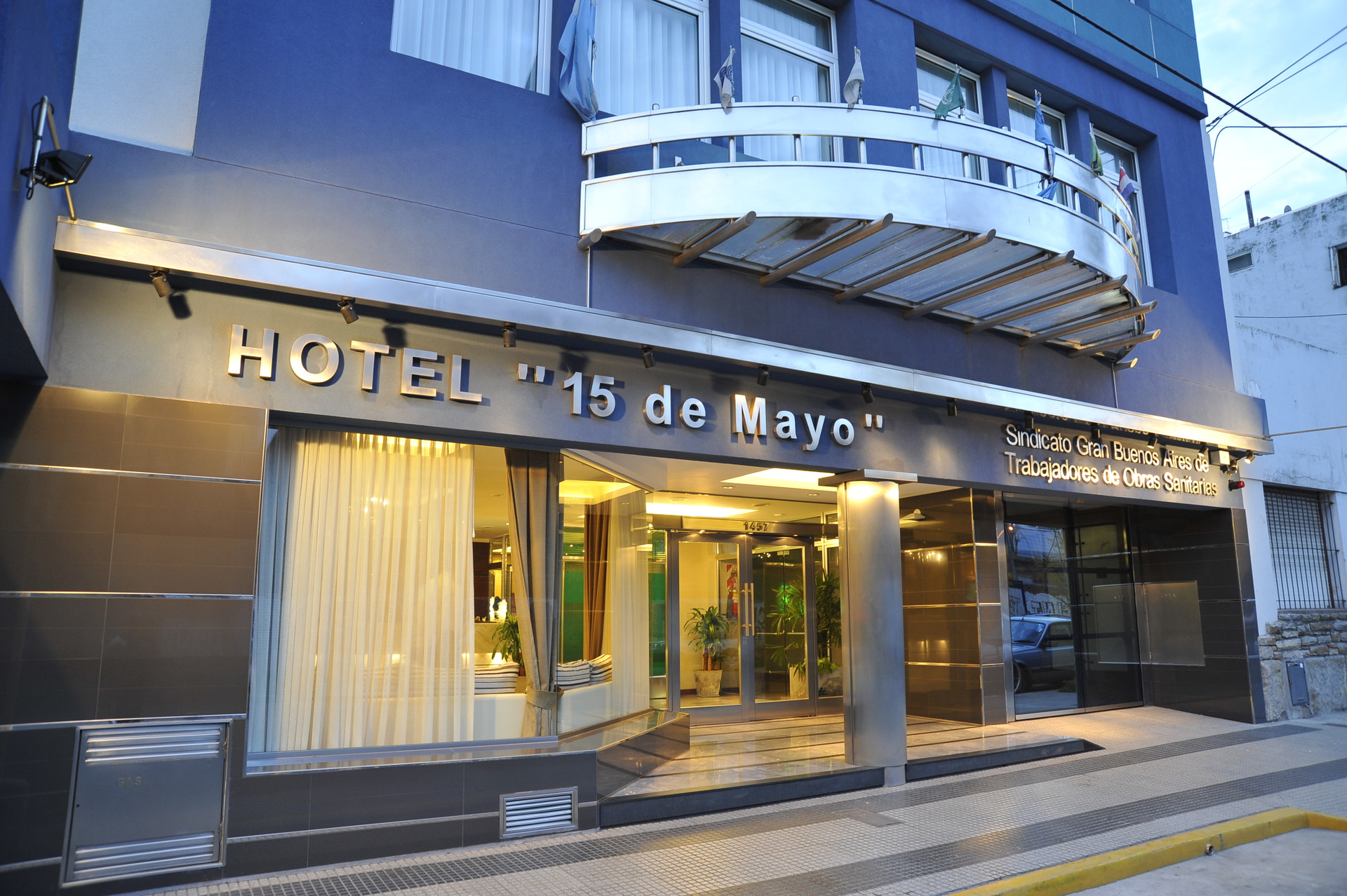 Hotel 15 de Mayo LA PERLA by null