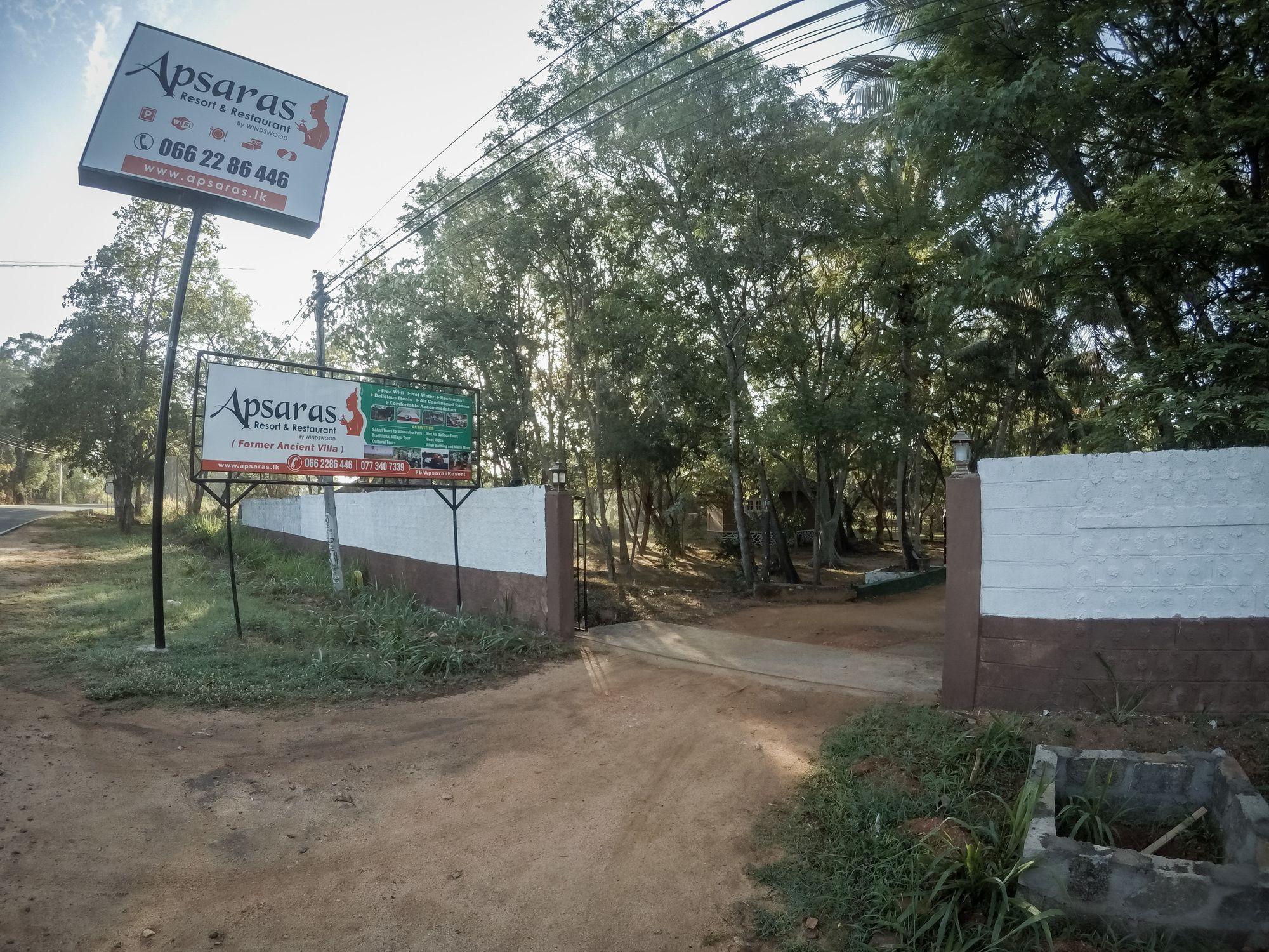 Vista Exterior Apsaras Resort Sigiriya