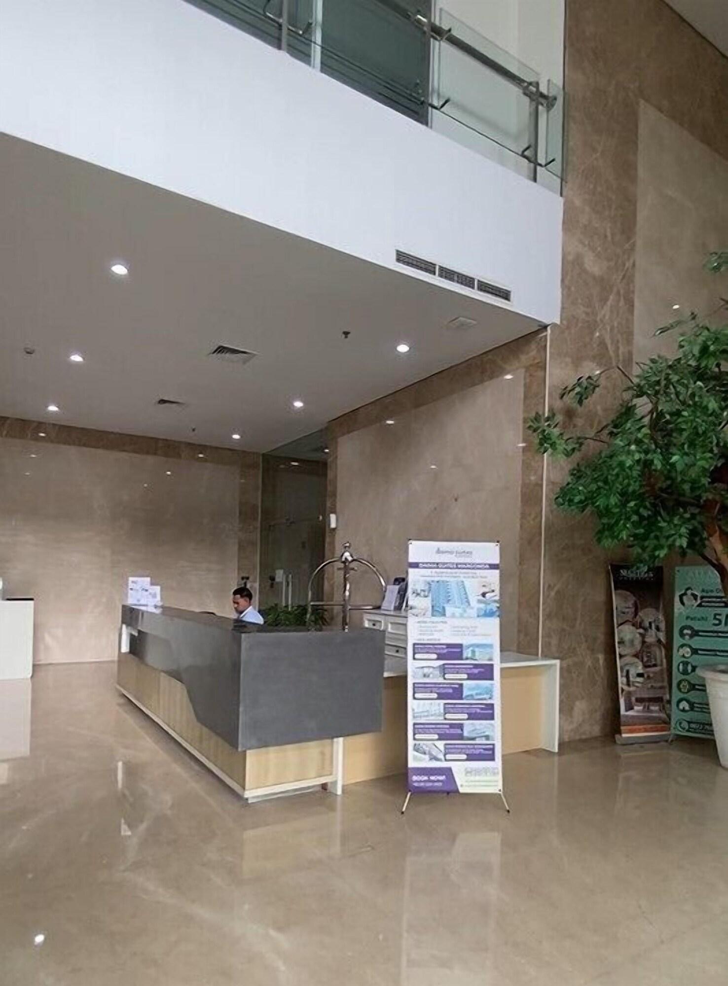 Vista Lobby Daima Suites Margonda