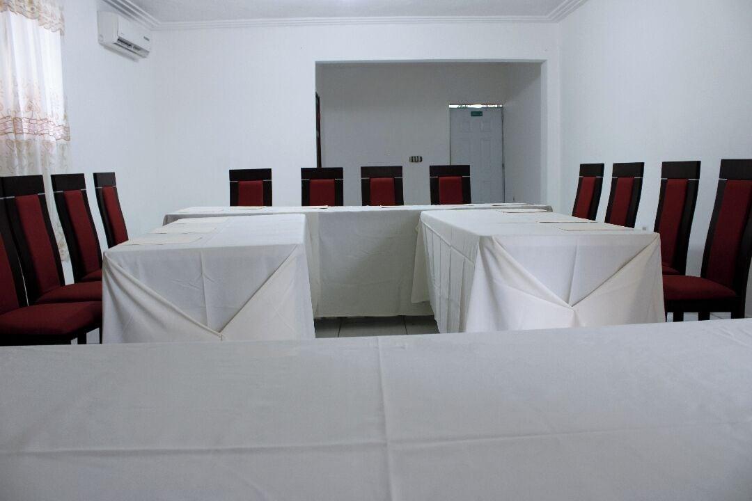 Sala de Reuniones Auberge Pont-Gaudin