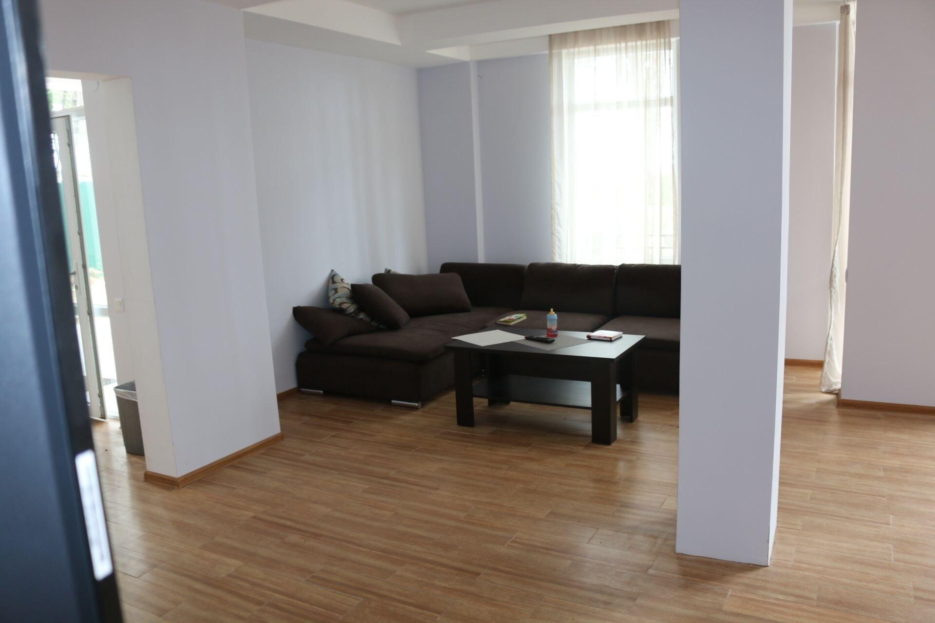 Vista Lobby Gina Shekvetili