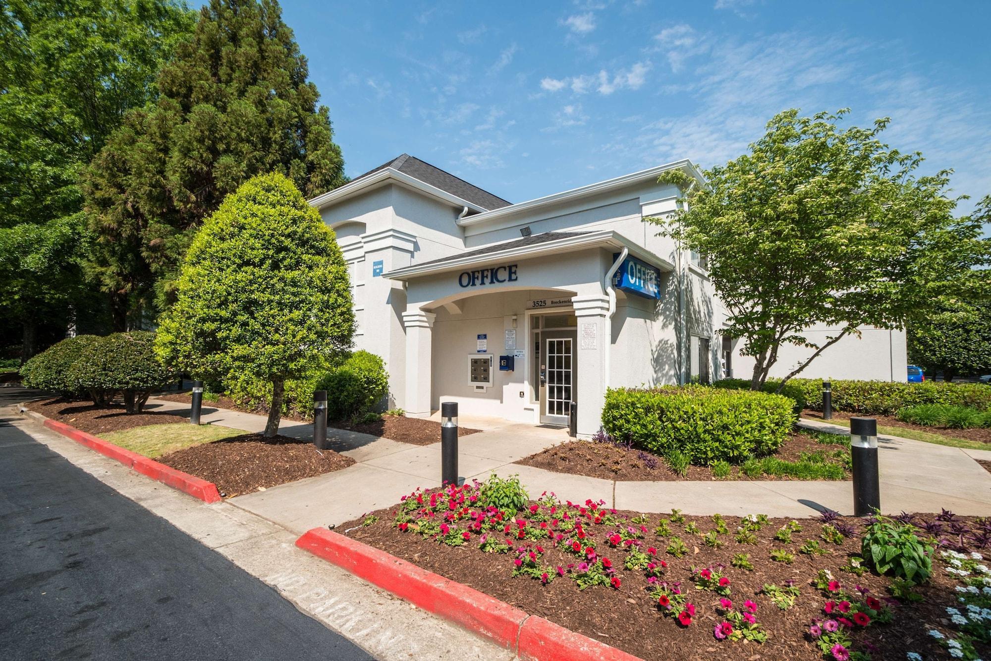 Vista Exterior Motel 6 Duluth, GA- Atlanta- Gwinnett Place