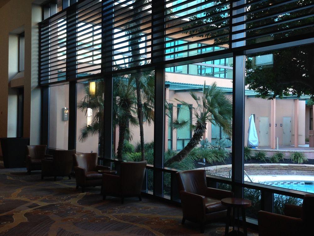 Vista do lobby Hilton San Antonio Airport