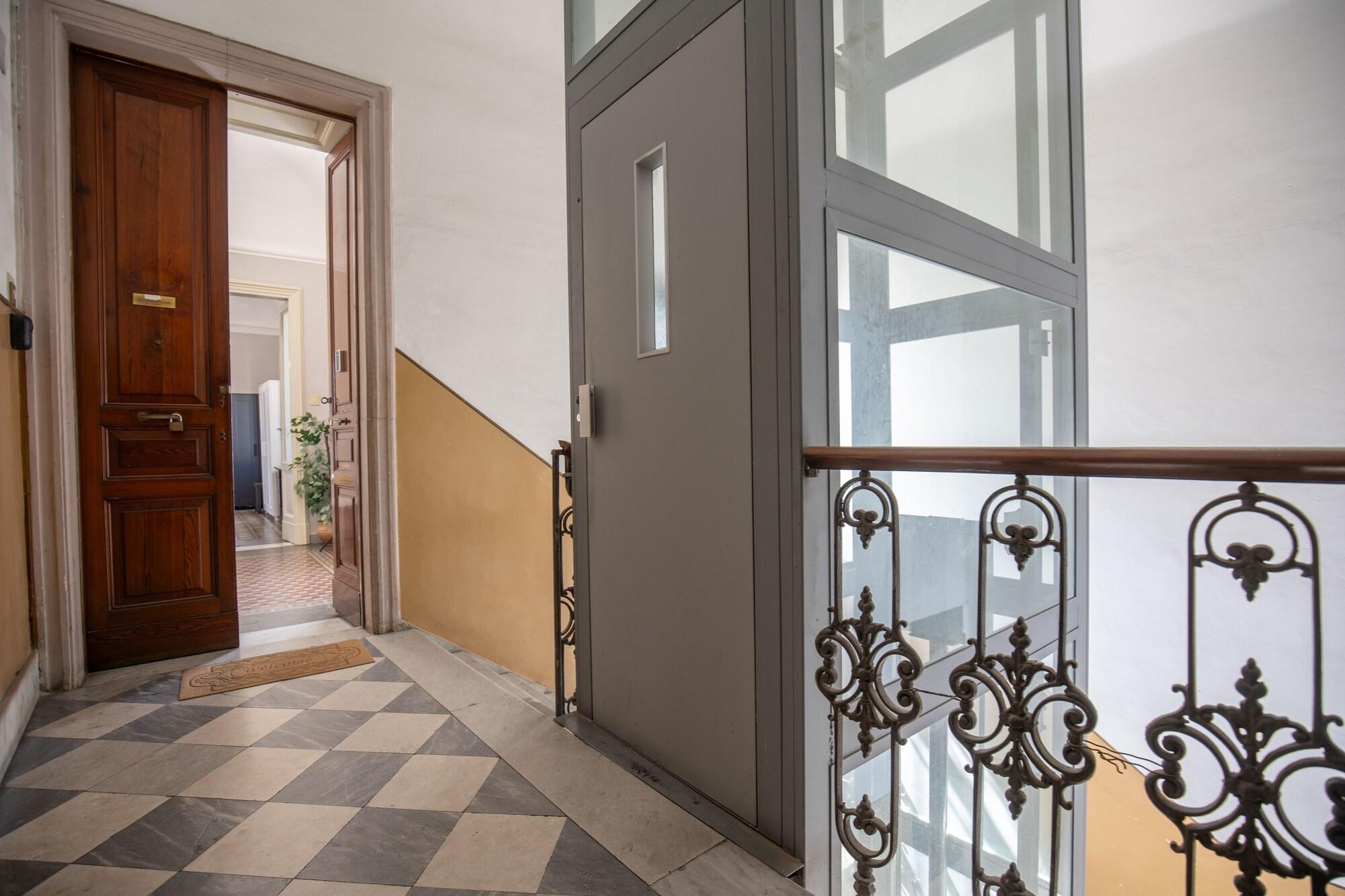 Vista Lobby Tra l'Etna e il mare via Oberdan