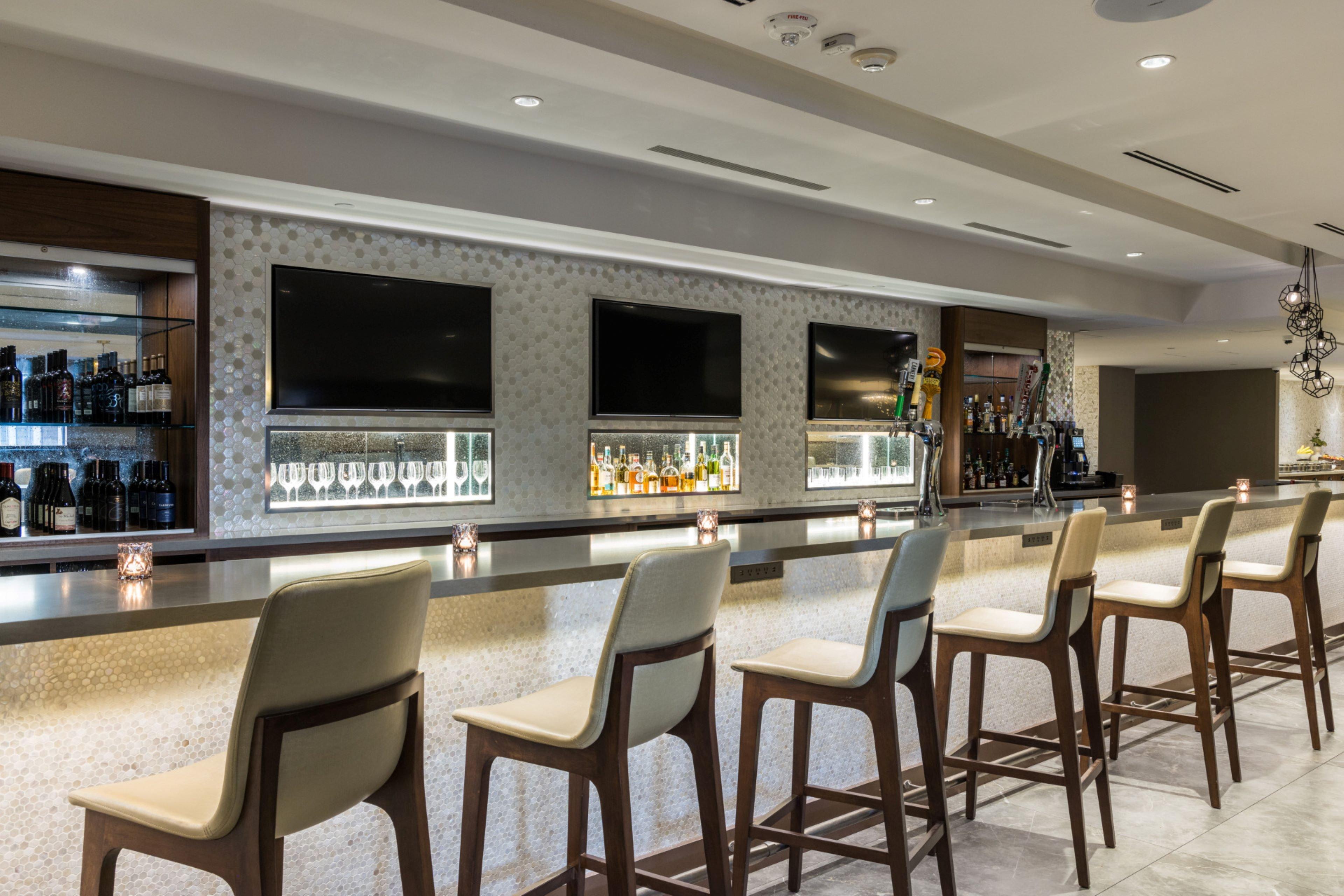 Bar/Salón Crowne Plaza Toronto Airport by IHG