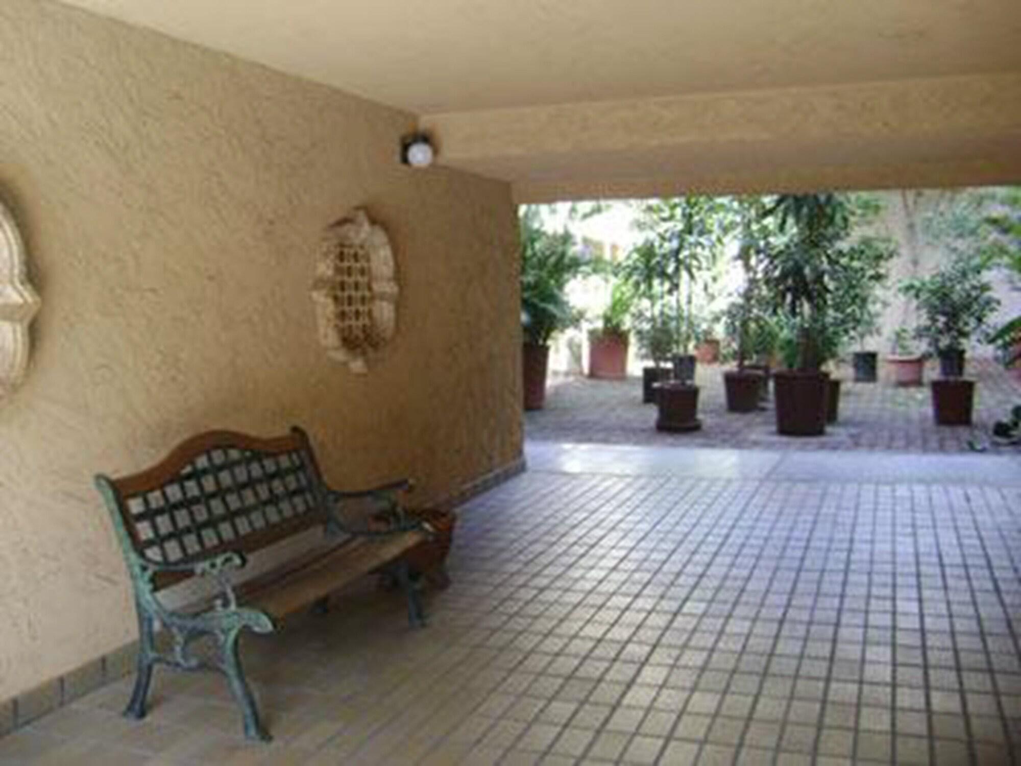 Vista Lobby Hotel La Villa de Zaragoza
