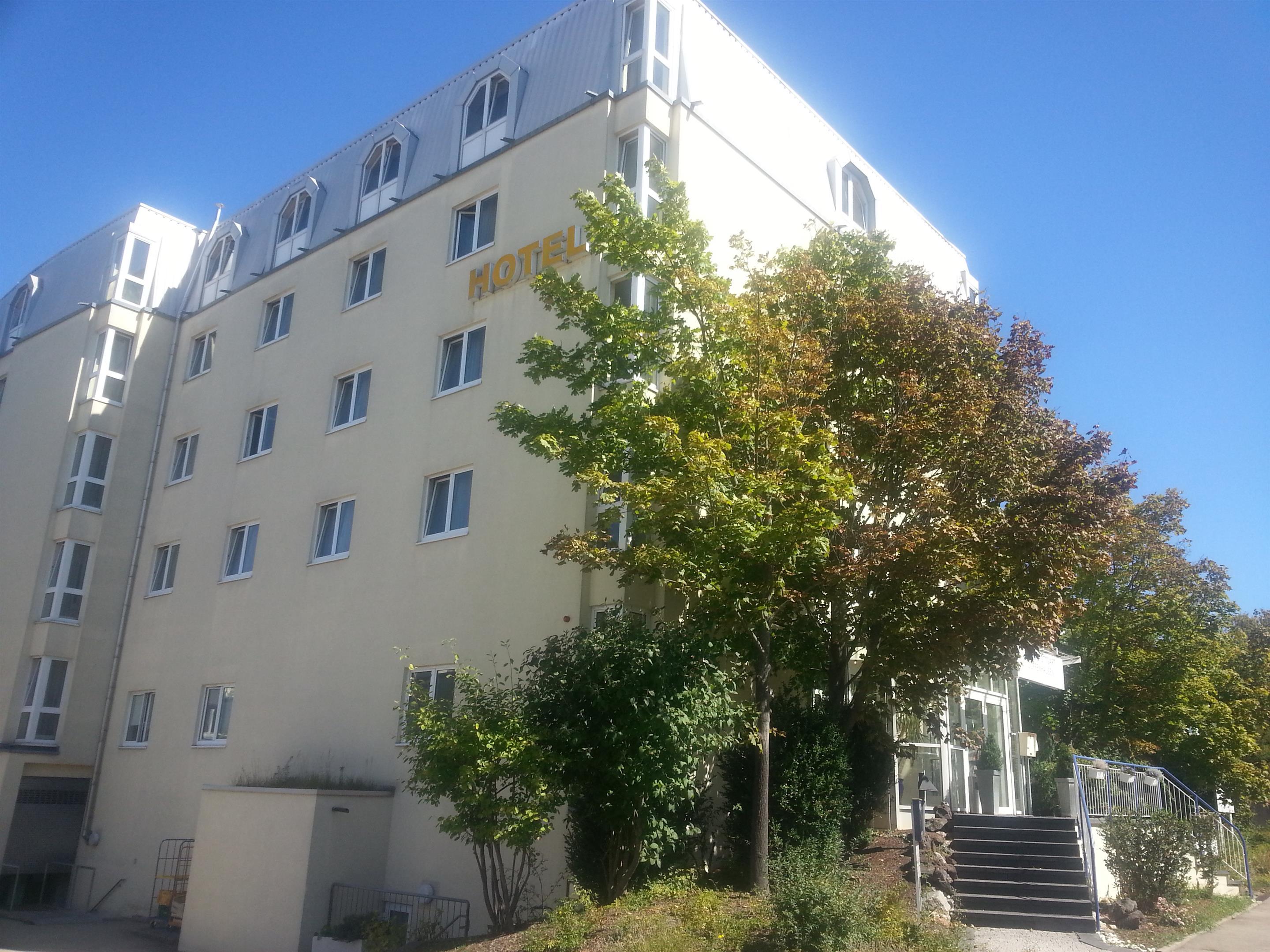 Vista Exterior Mercure Hotel Stuttgart Zuffenhausen