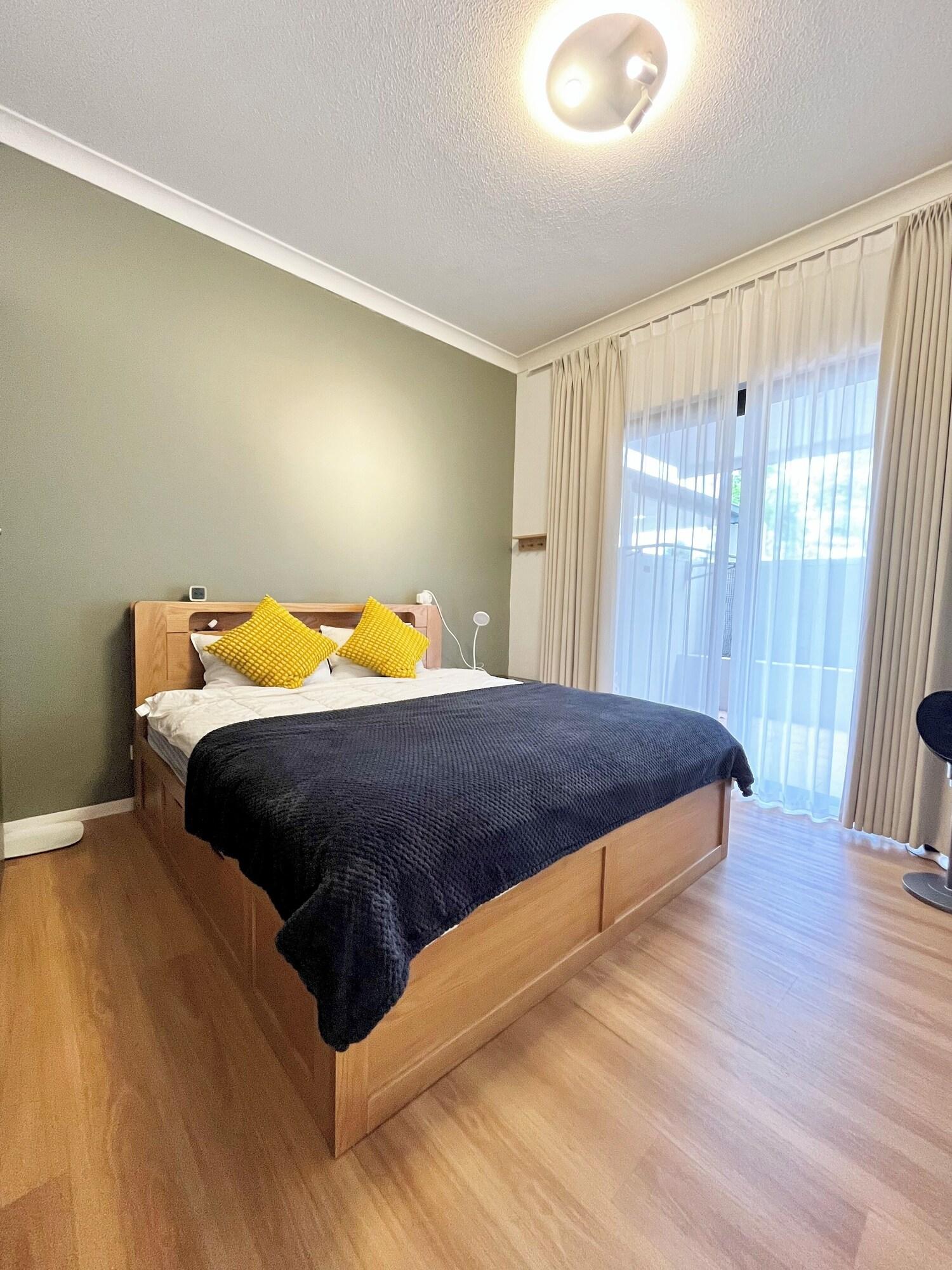 Varios Parkview Apartments