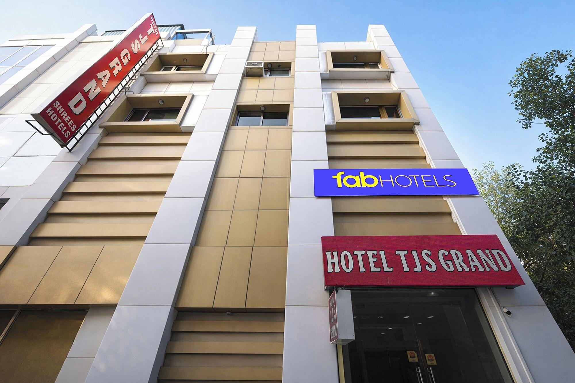 Vista Exterior Fabhotel Tjs Grand
