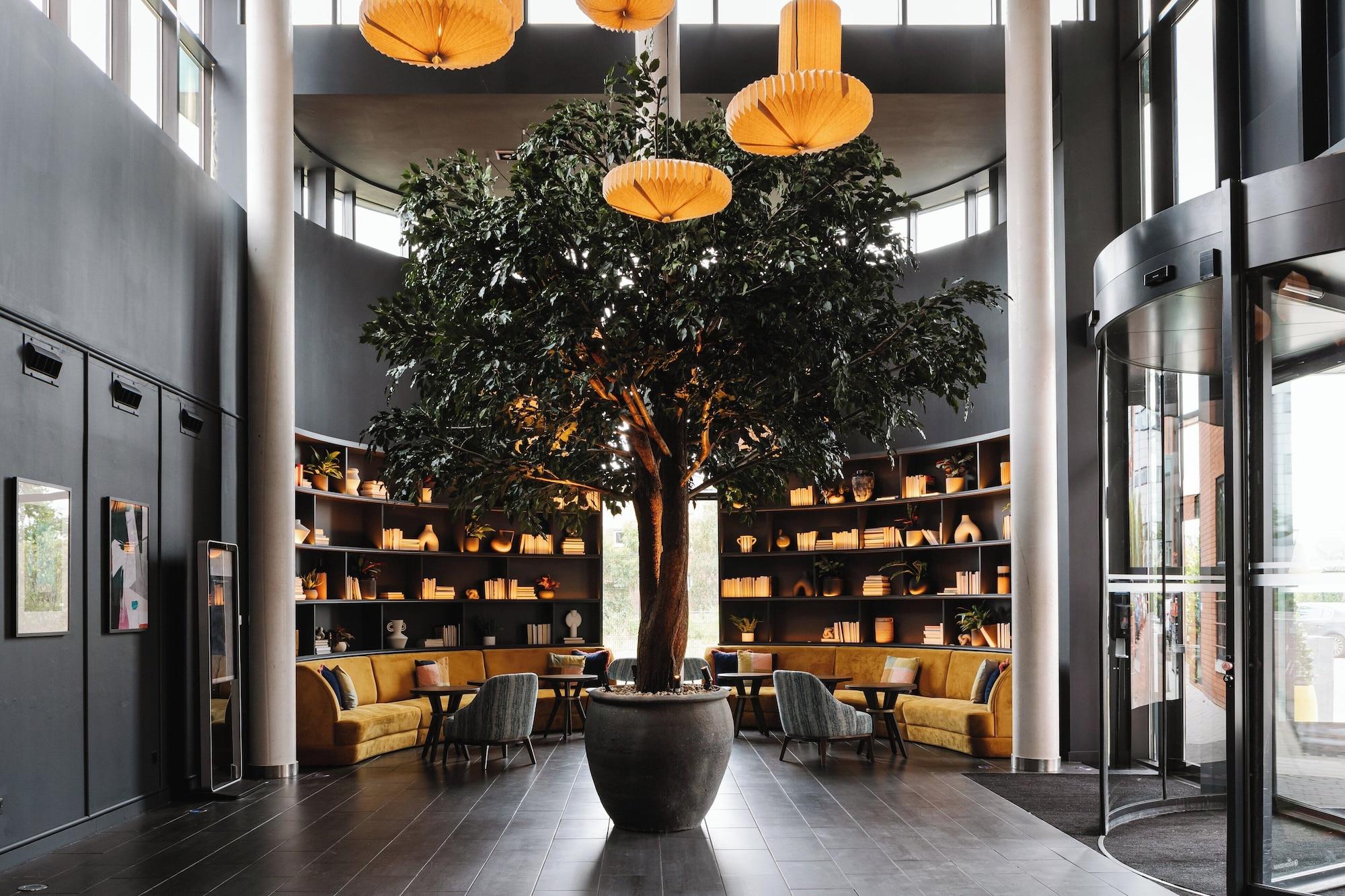 Vista Lobby voco Belfast by IHG