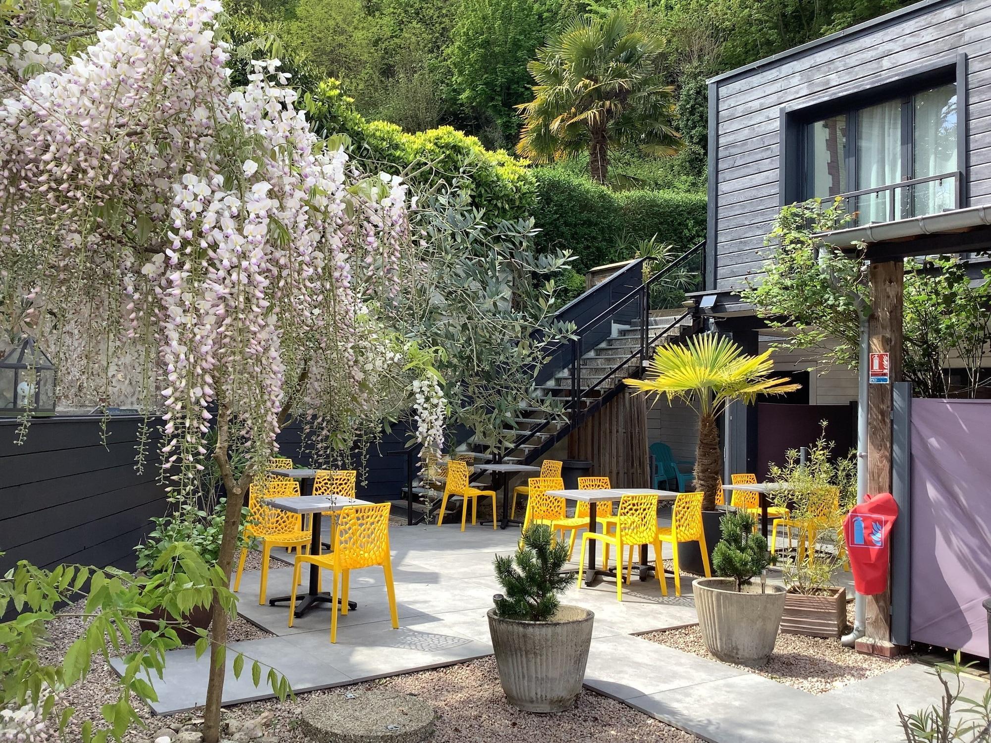 Varios Hôtel Monet