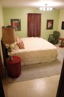 Alquiler Vacacional - Mid Century brick ranch close to shopping and constitution trail.