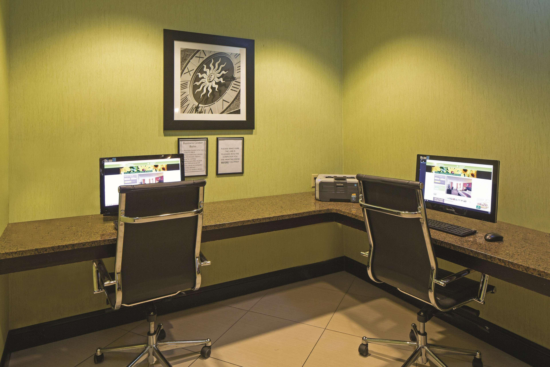 Centro de Negocios La Quinta Inn & Suites Salisbury
