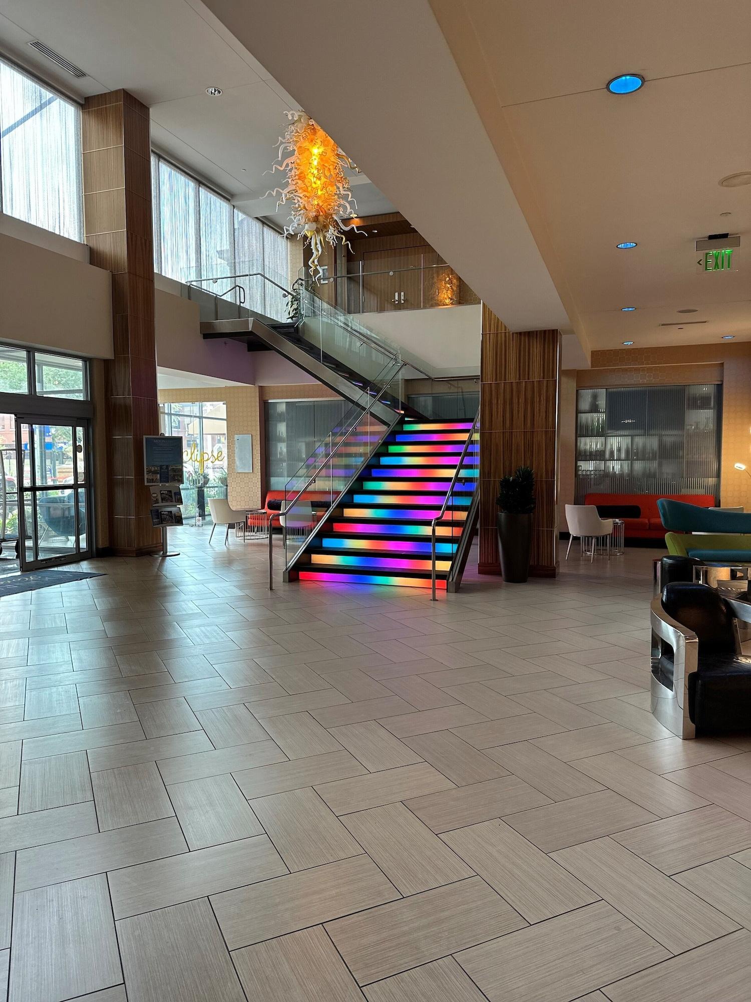 Vista Lobby Moonrise Hotel