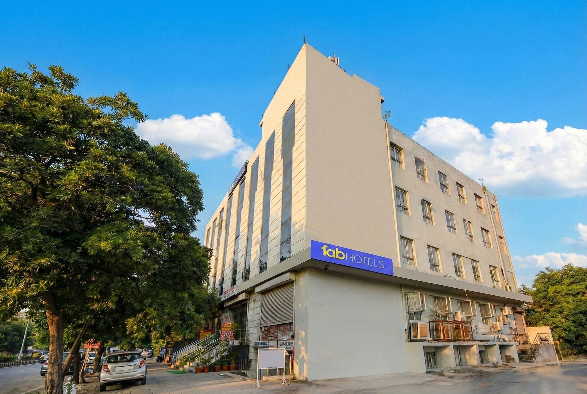 Vista Exterior Fabhotel Golden Key Residency