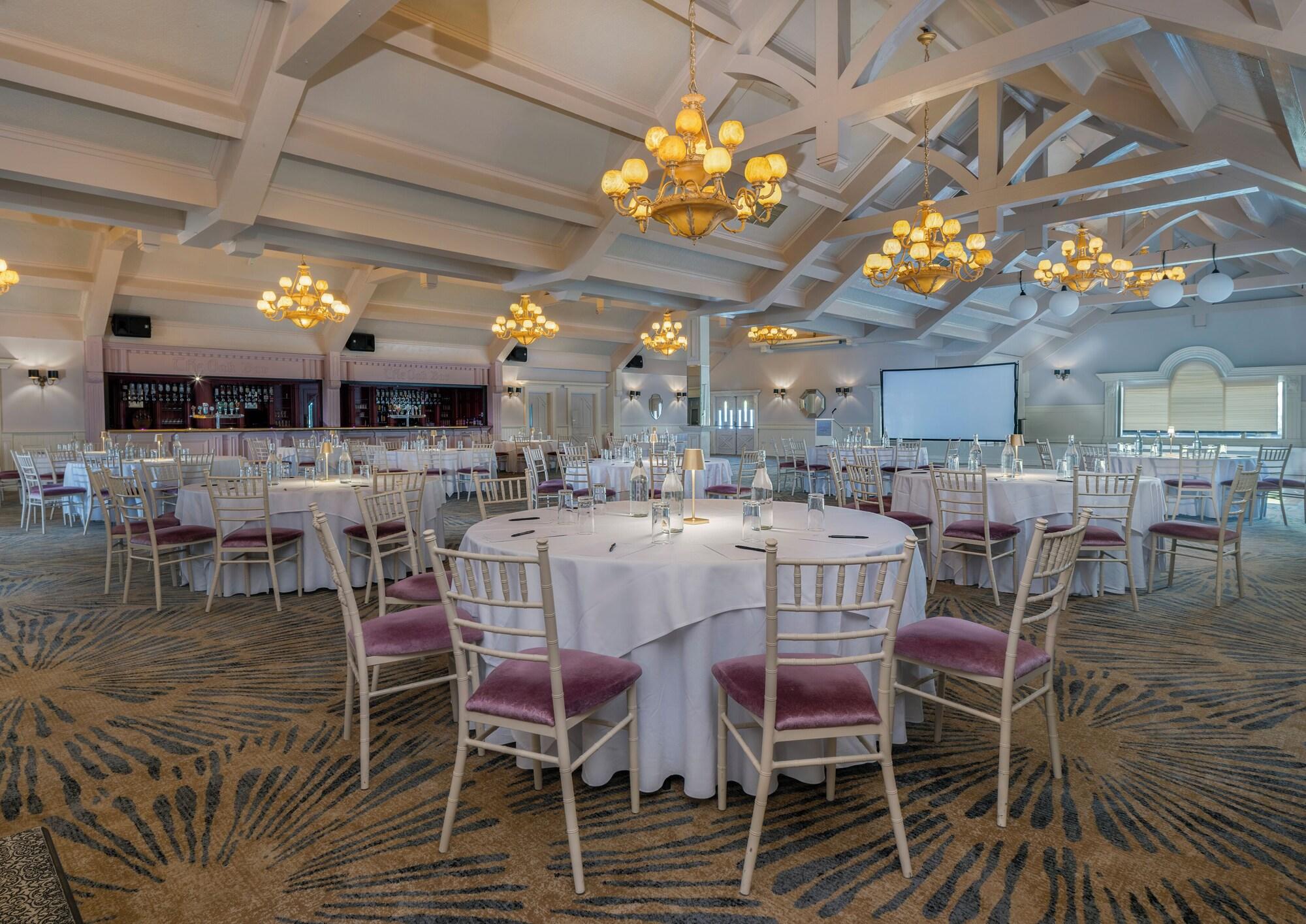 Sala de Reuniones Treacys Oakwood Hotel
