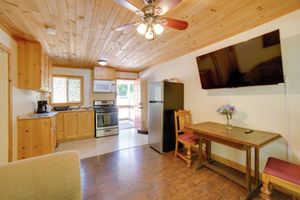 Alquiler Vacacional - Golf & Hike: Cobb Mountain Cabin in Scenic Forest!