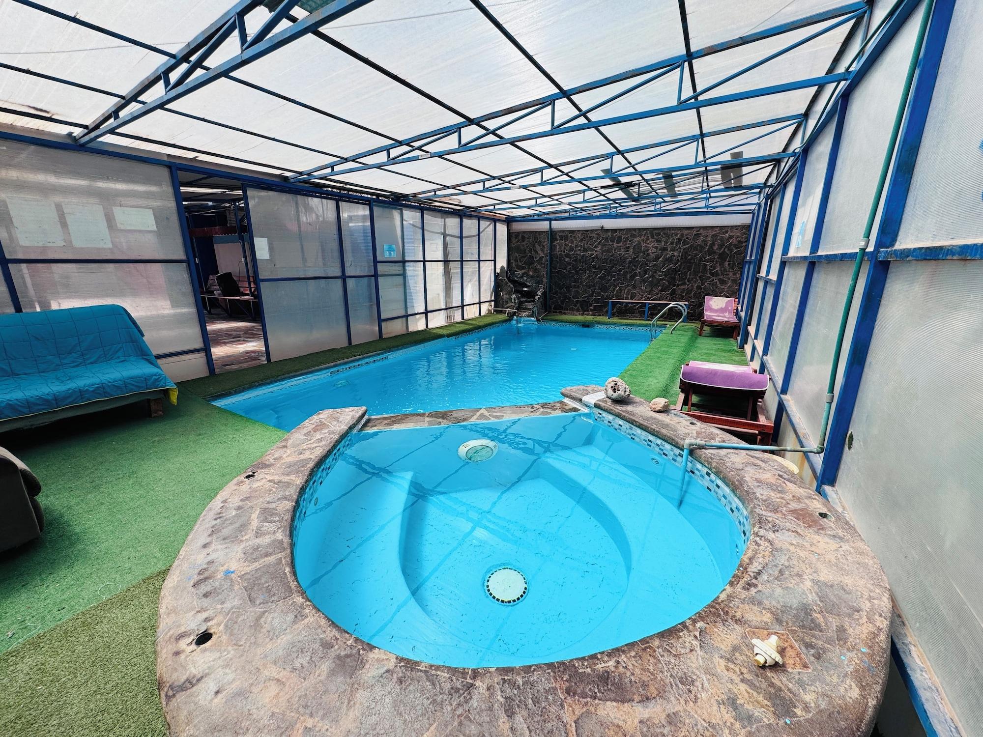 Vista Piscina Hostal Amigo Lucho