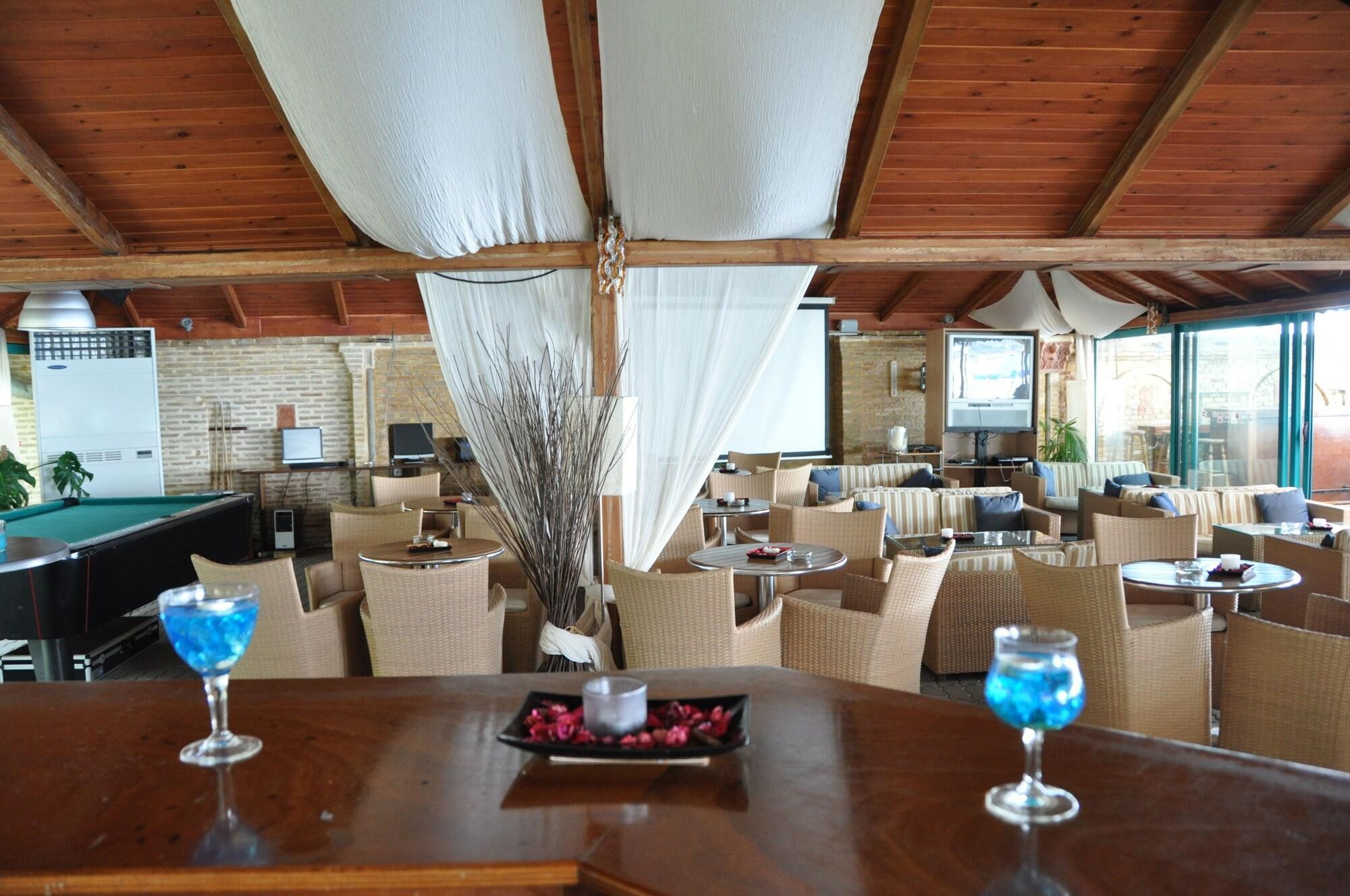 Bar/Salón Apollon