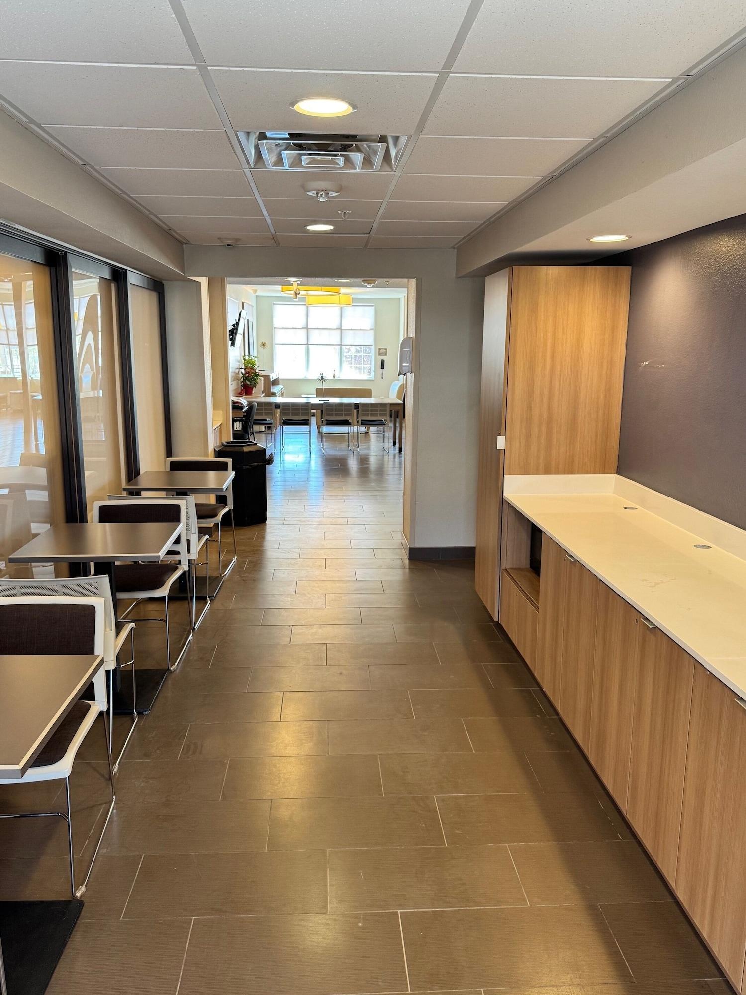 Restaurant Permian Studio Apartments