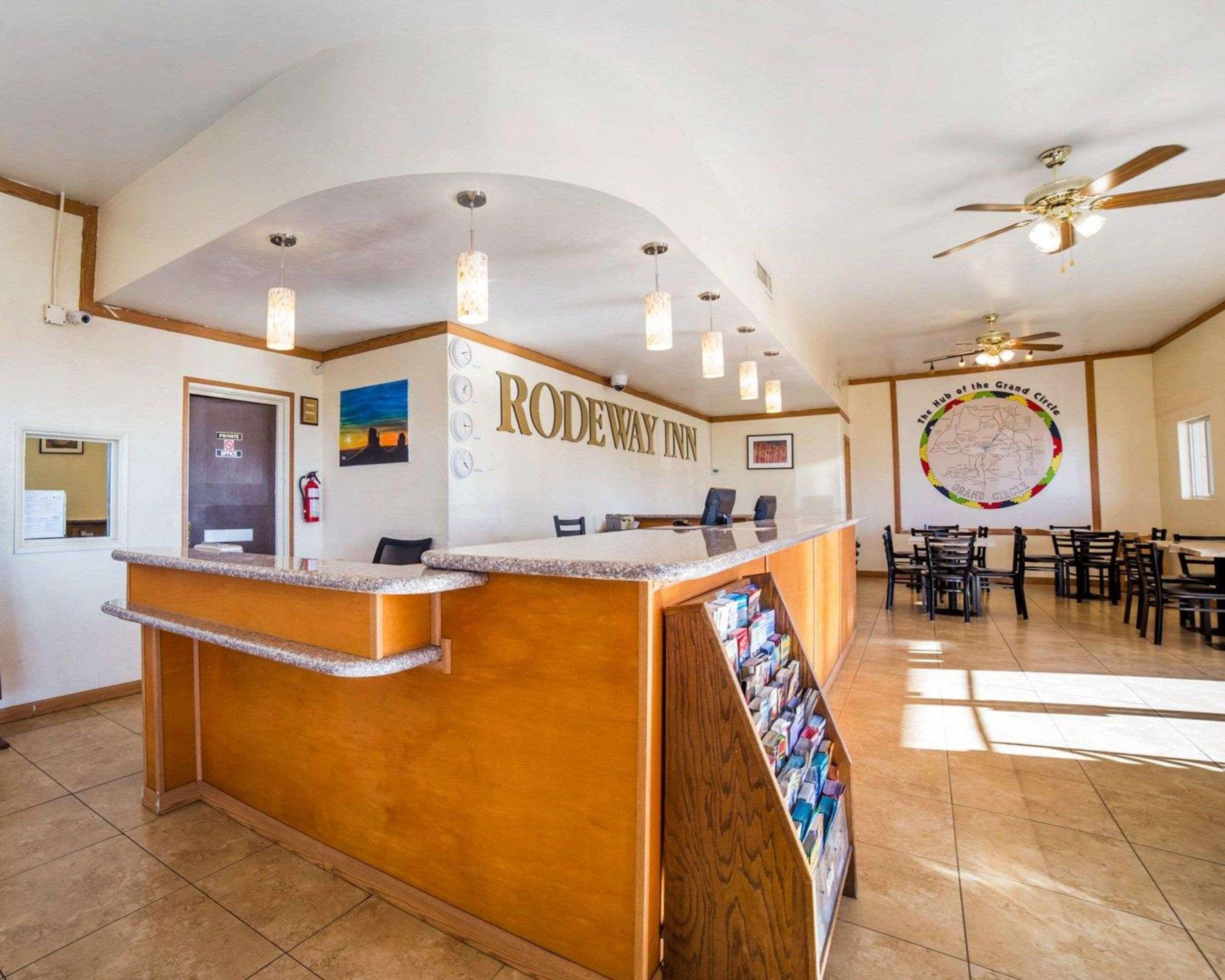 Vista Lobby Rodeway Inn at Lake Powell