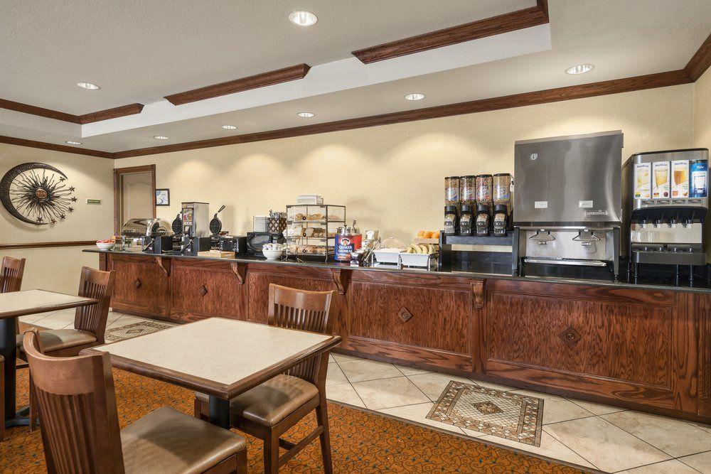 Restaurant Country Inn & Suites By Carlson Tampa East, FL