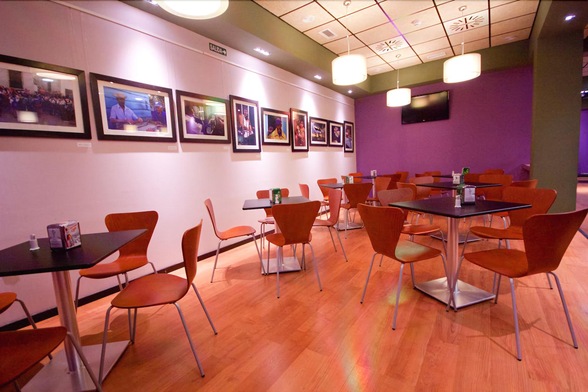 Bar/Salón Hotel Fornos