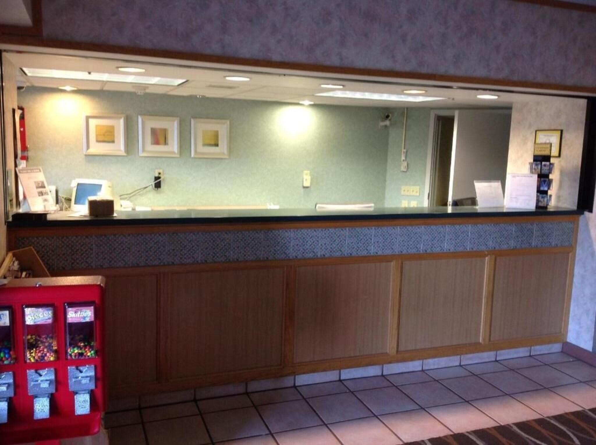 Vista Lobby Plano Inn & Suites