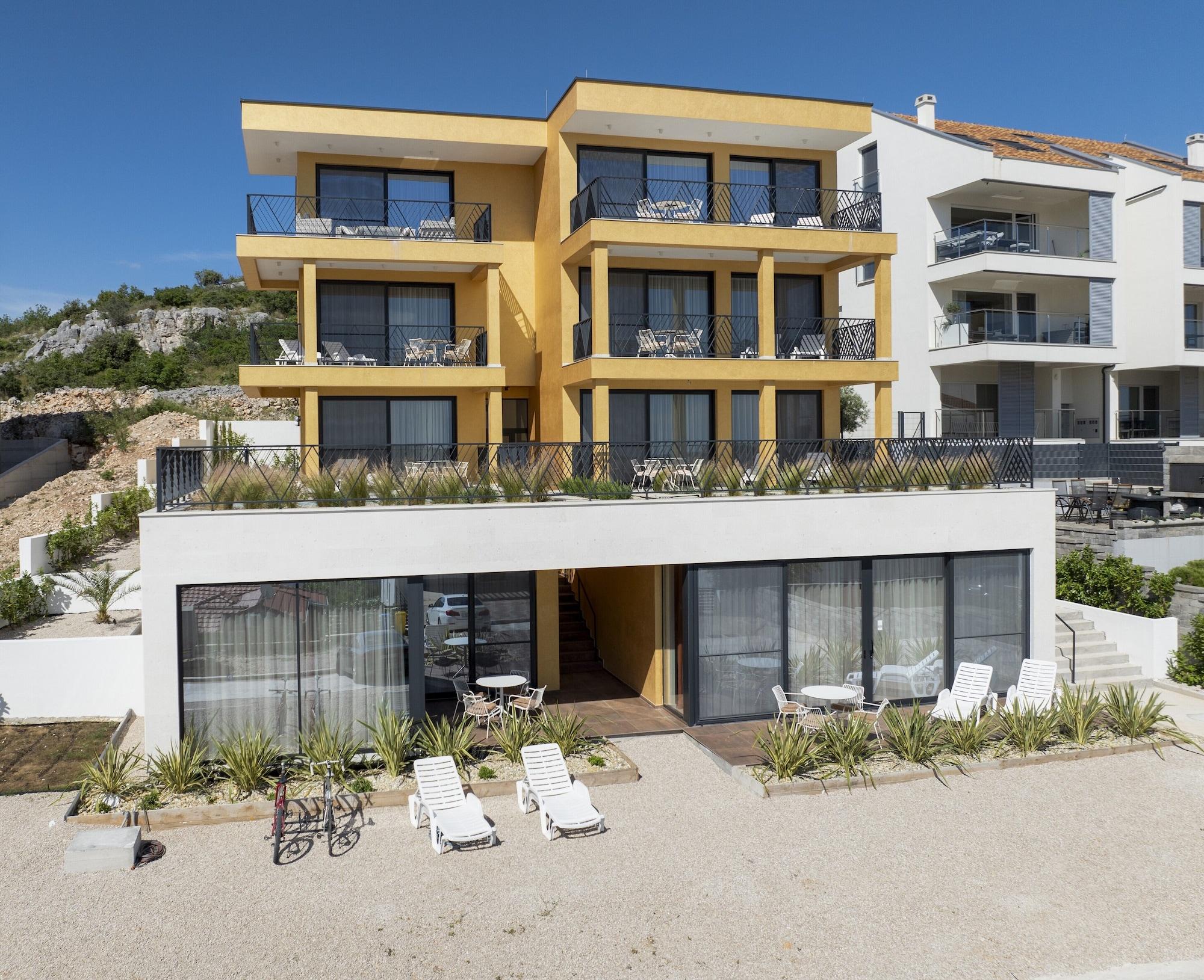 Varios MEDITERANA Art Deco Resort