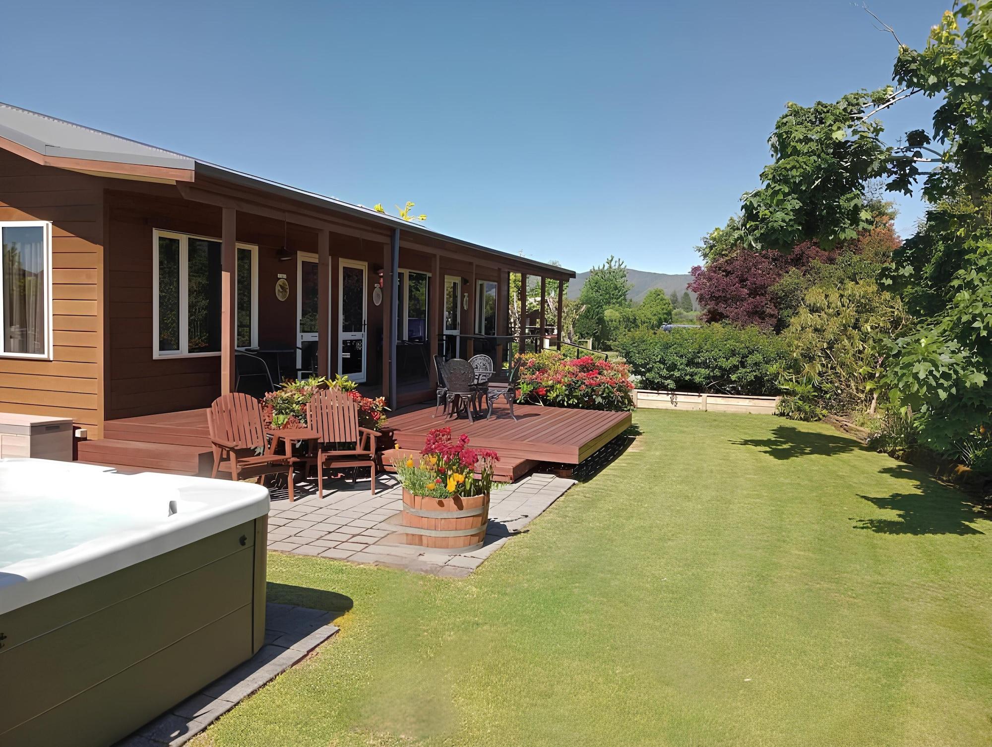Varios Blue Ridge Studios and Bed & Breakfast
