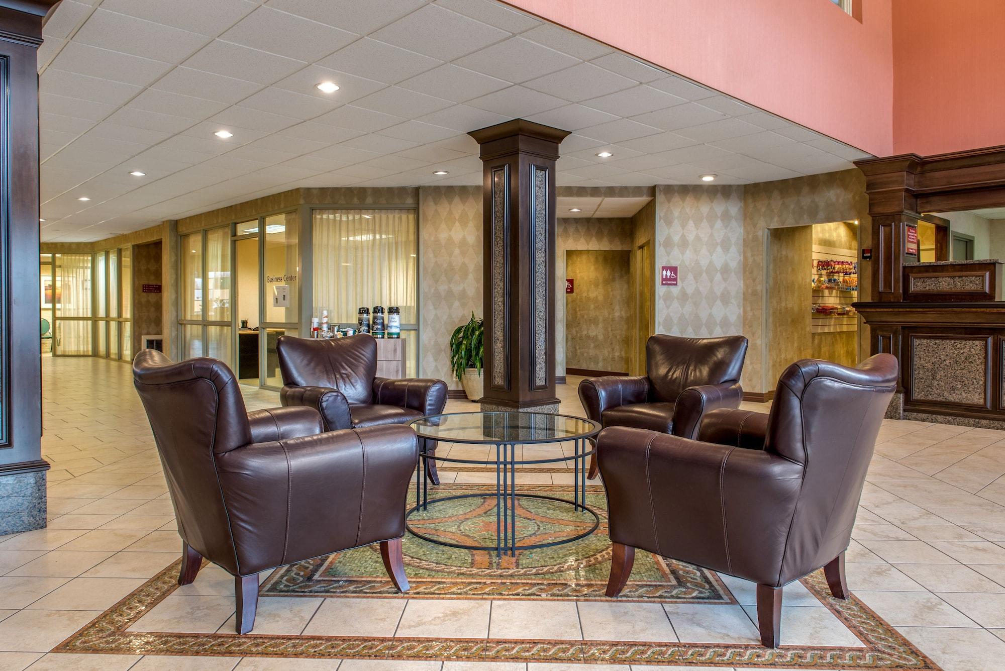 Vista Lobby Quality Hotel Conference Center Cincinnati Blue Ash