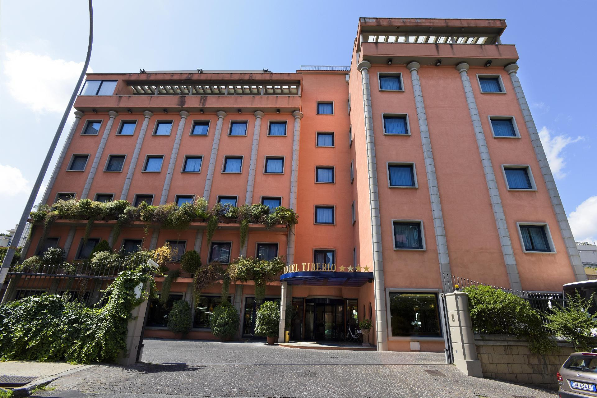 Vista Exterior Grand Hotel Tiberio