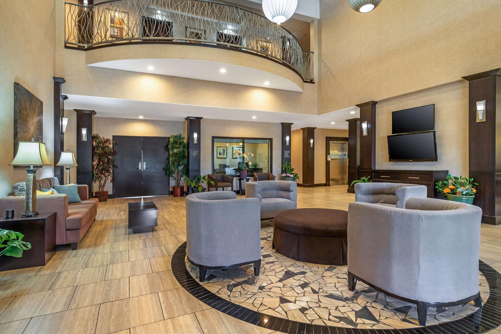 Vista Lobby Best Western Plus Lytle Inn & Suites