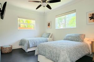 Alquiler Vacacional - Modern 3 bed/2 bath House by Coco Walk w/ Private Cozy Deck(Family/Pet-friendly)