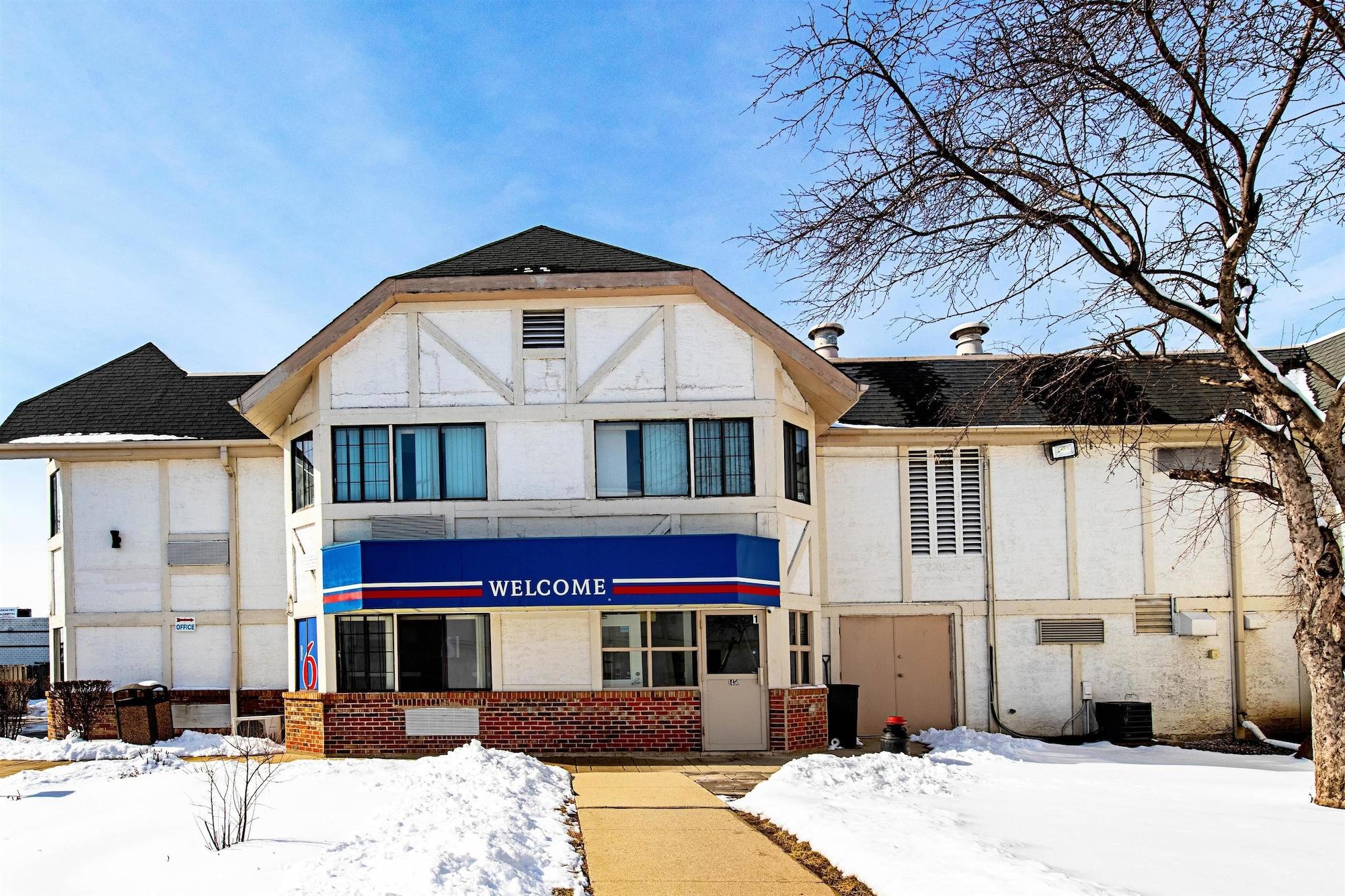 Vista Exterior Motel 6 Palatine, IL - Chicago Northwest