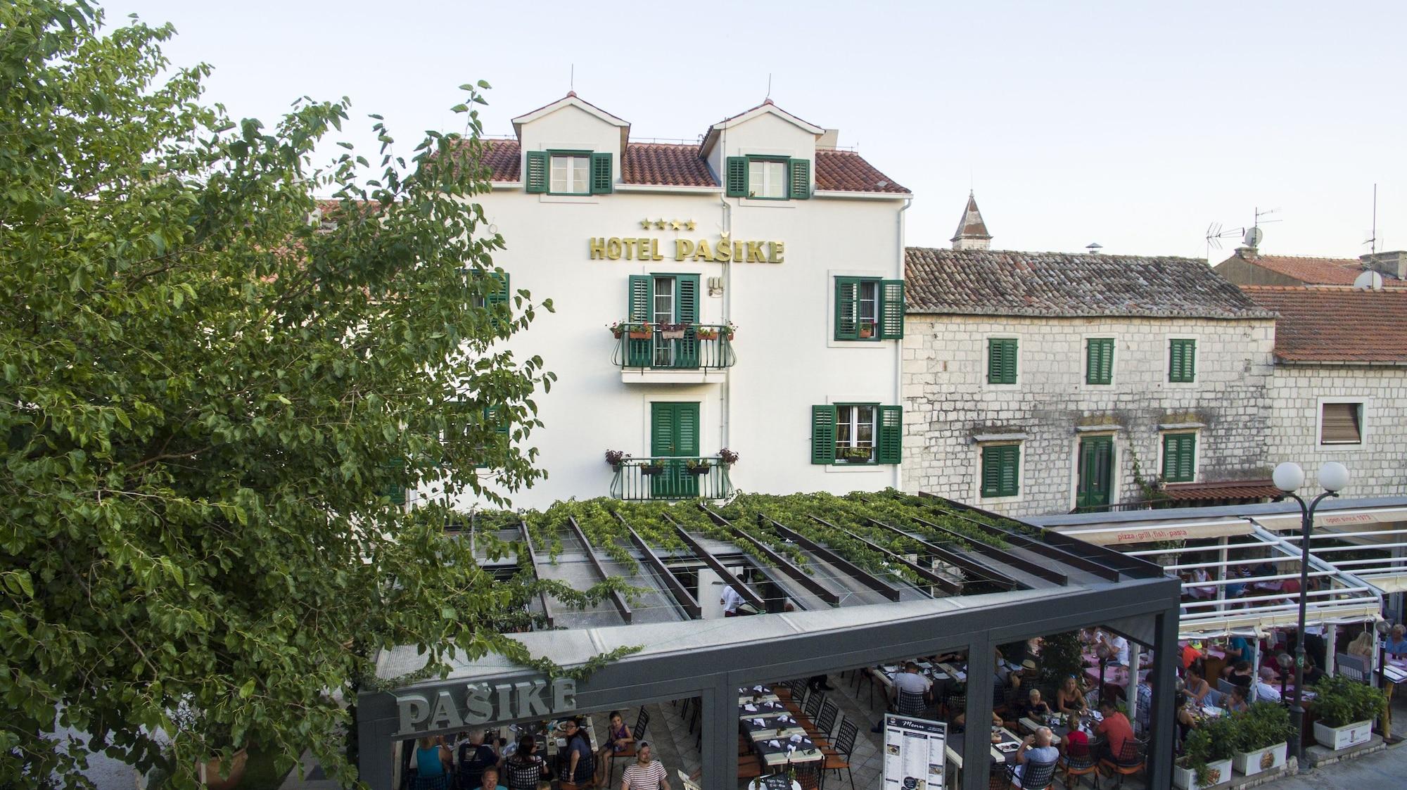 Vista Exterior Hotel Pasike
