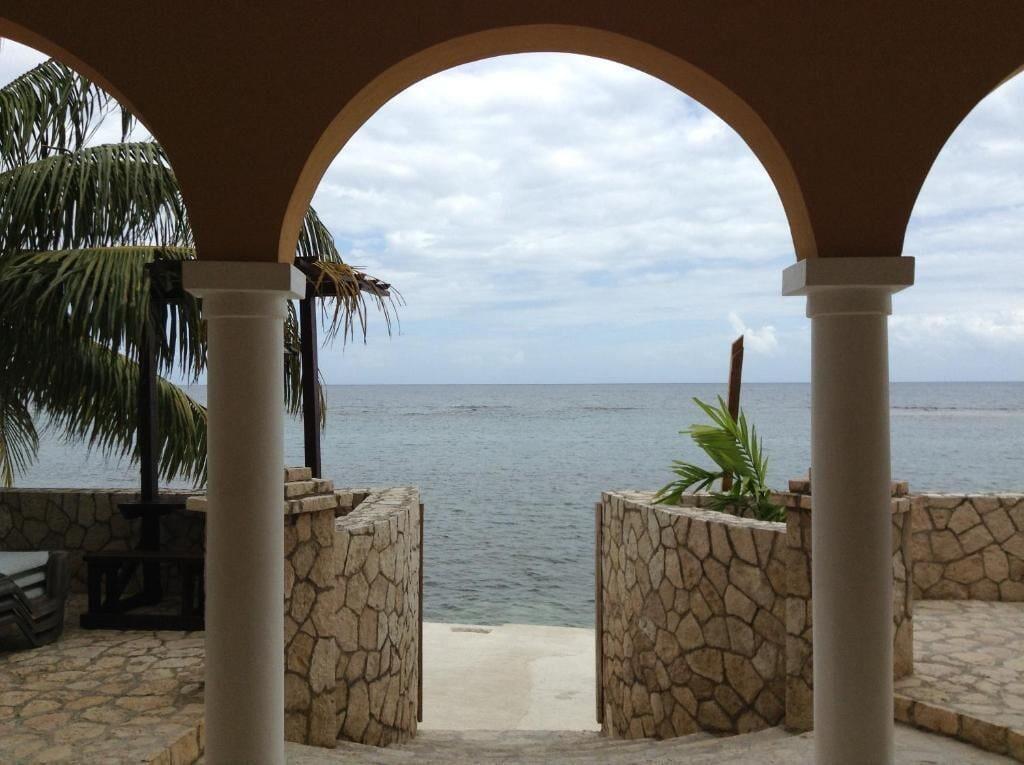 Playa Waters Edge Guest House