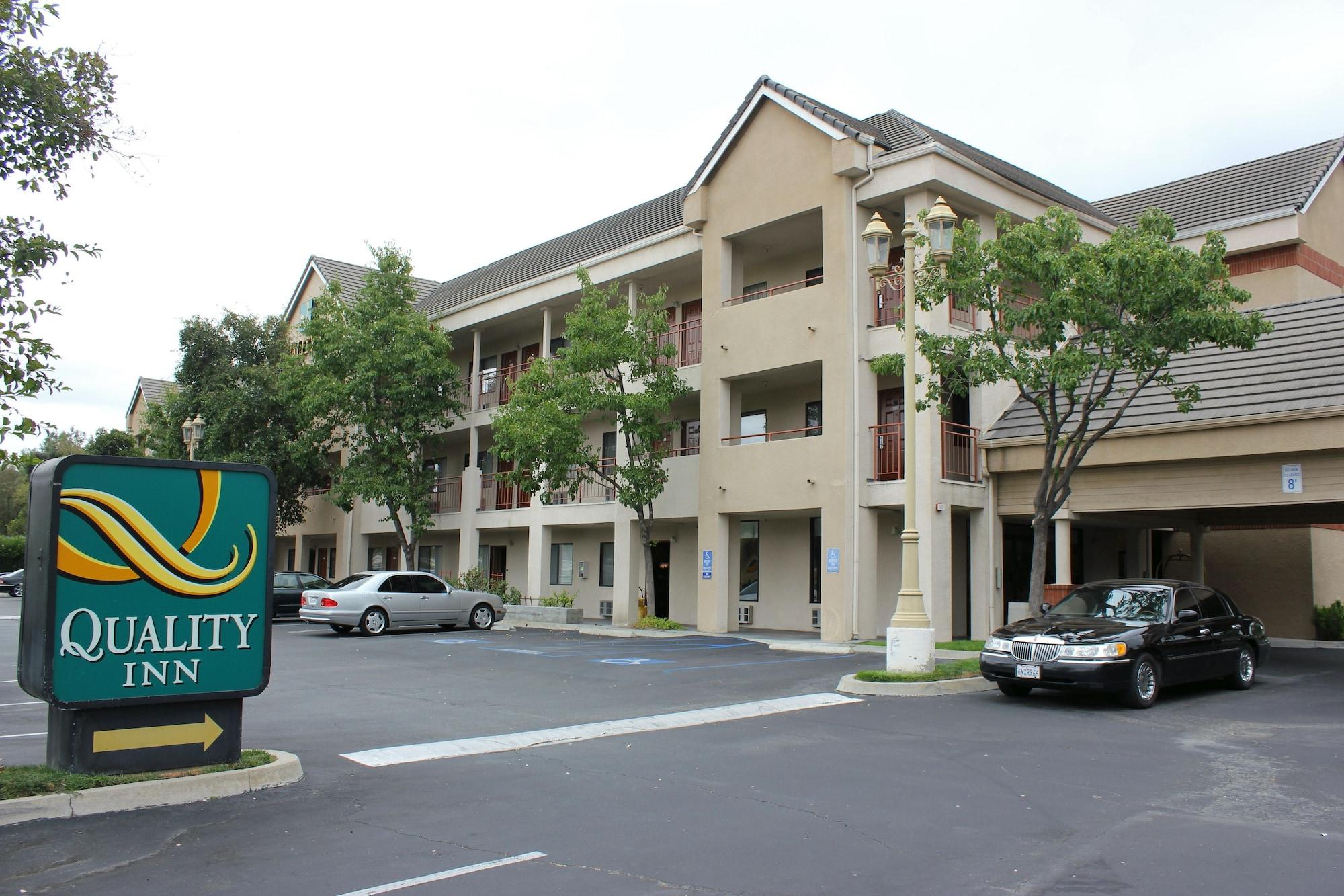 Vista Exterior Quality Inn Temecula Valley Wine Country