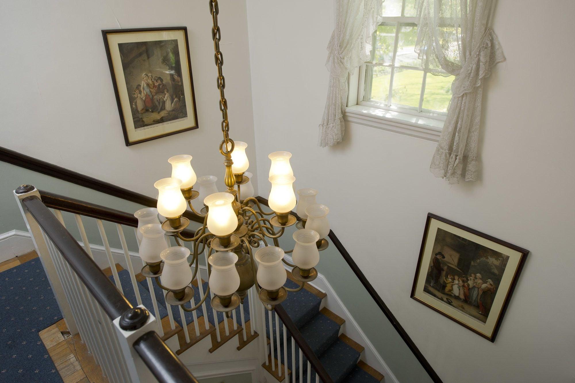 Varios Anne's White Columns Inn