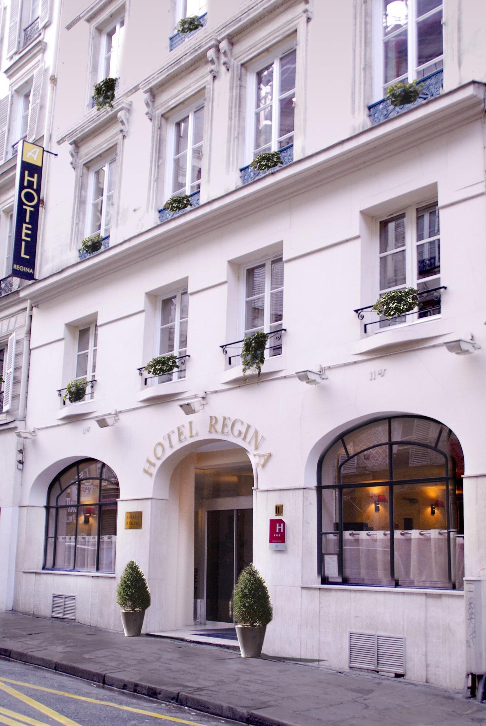 Vista Exterior Regina Opera