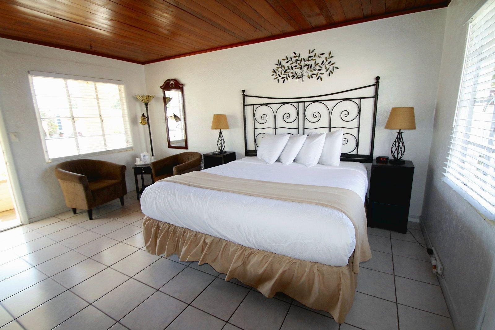 Varios Island Breeze Inn