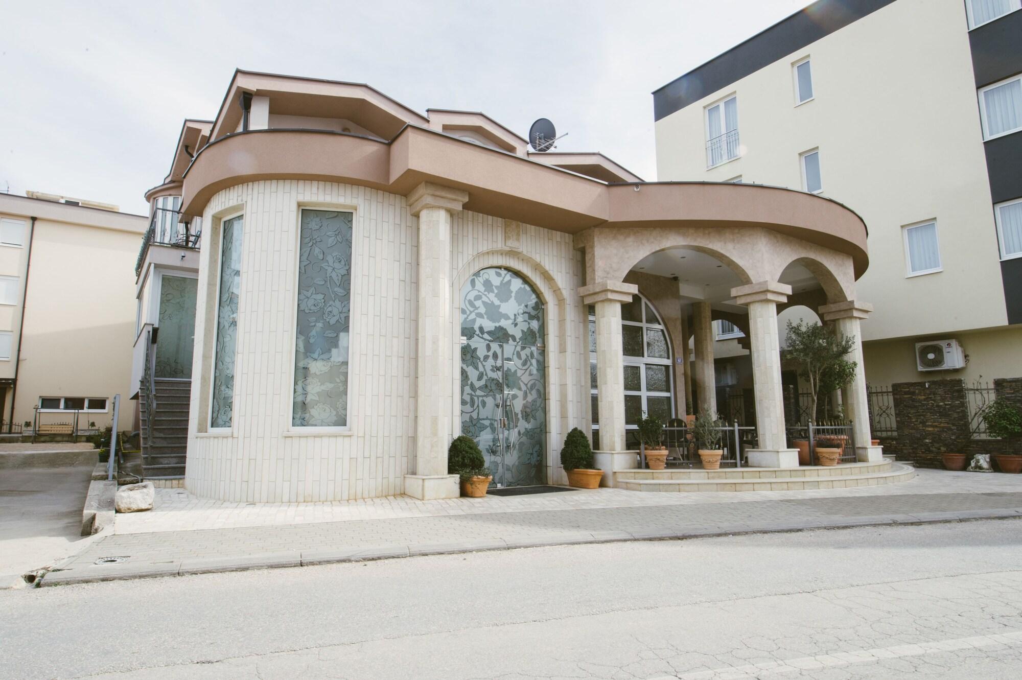 Vista Exterior Hotel Flowers