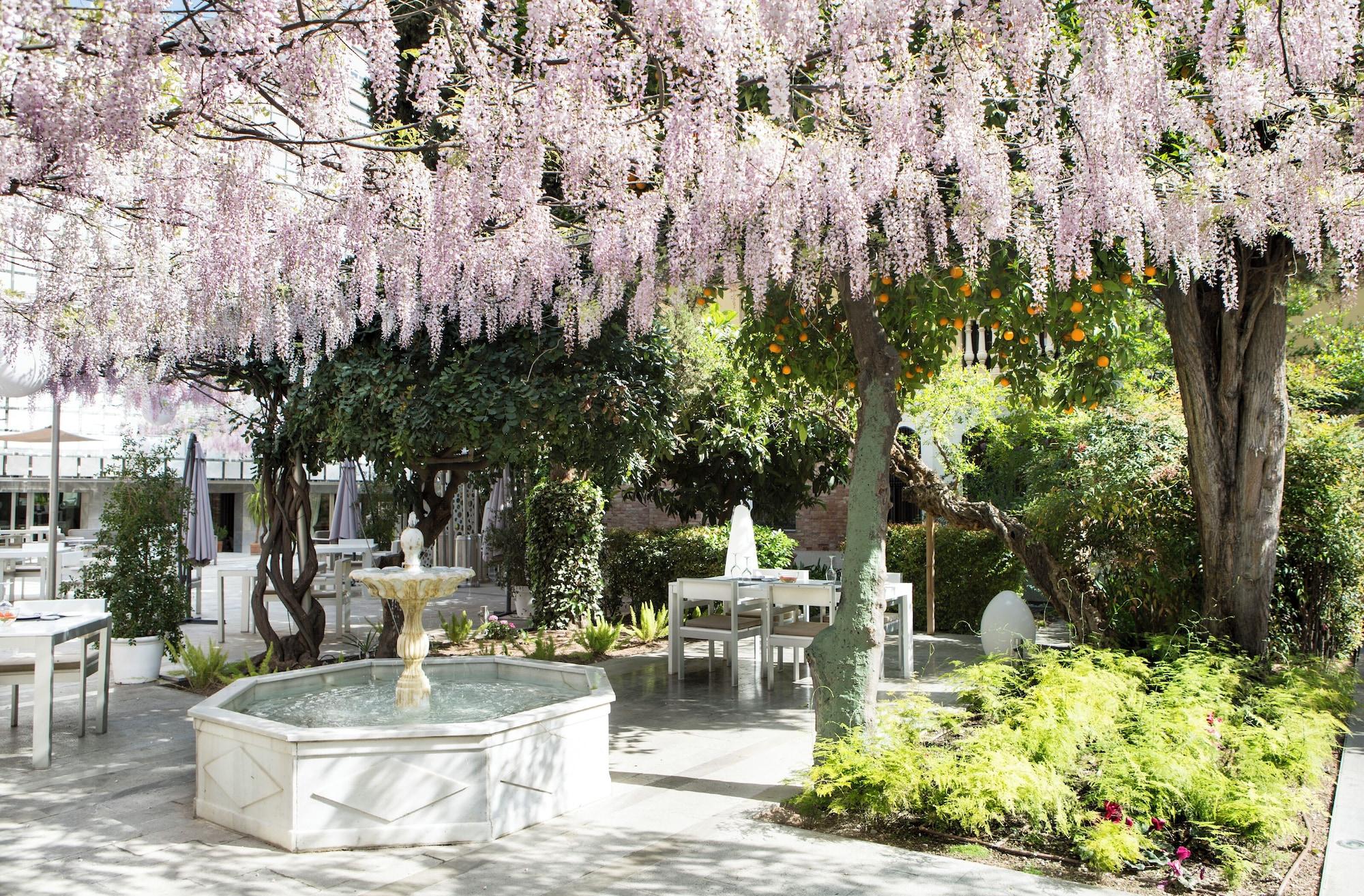 Vista Exterior Hospes Palacio de los Patos, a Member of Design Hotels