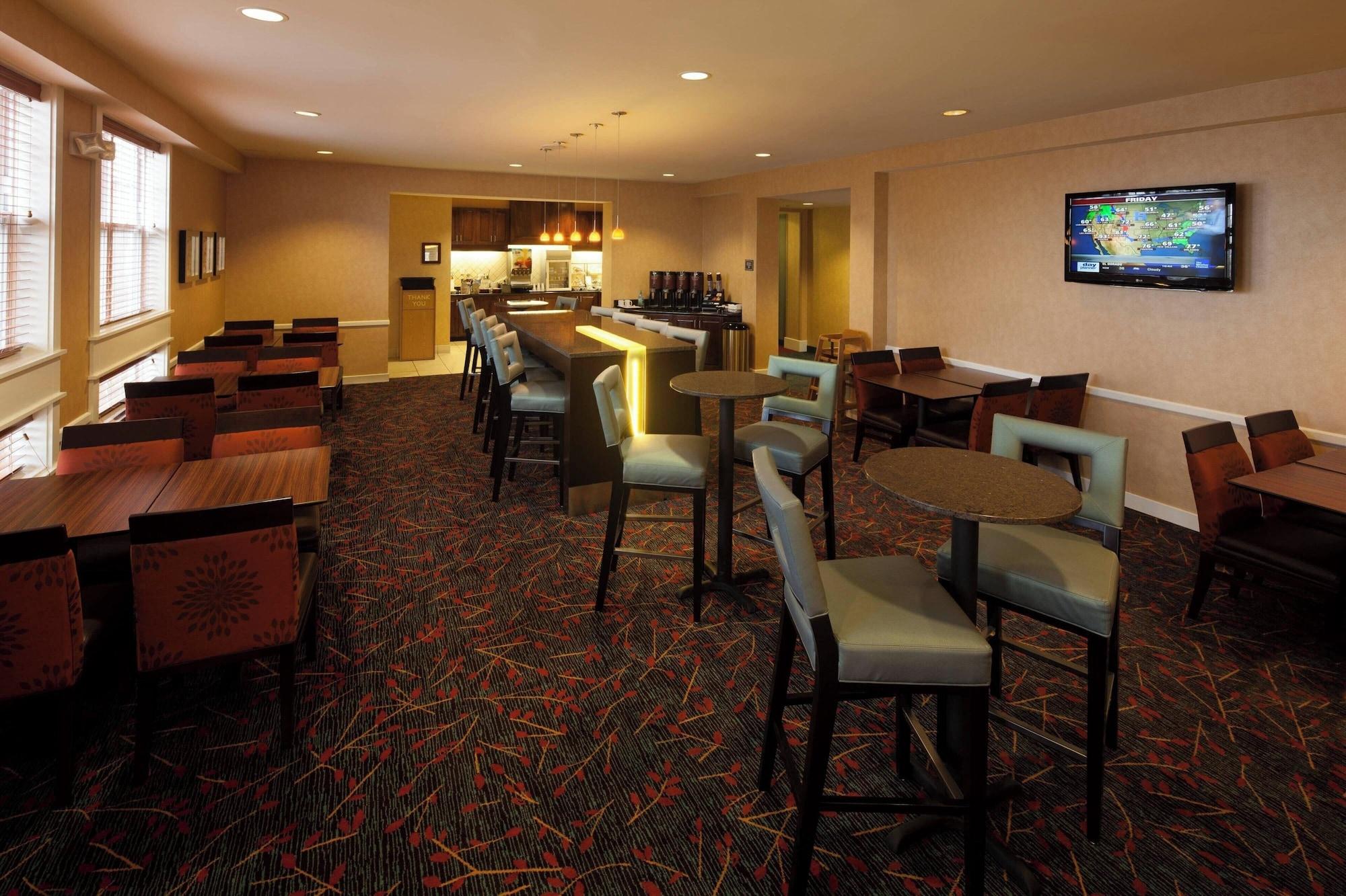 Restaurant Residence Inn by Marriott Wichita East at Plazzio