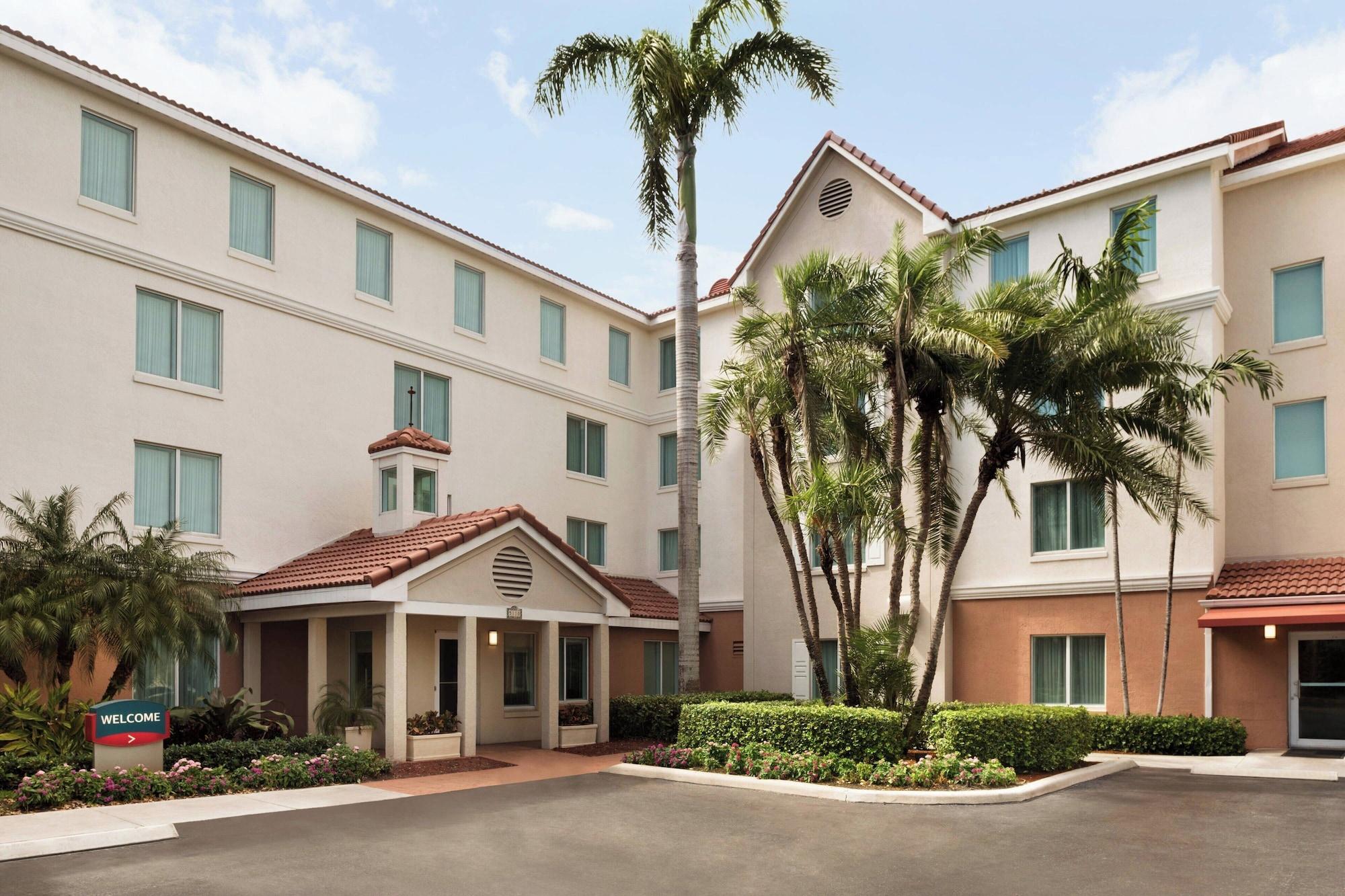 Vista Exterior Towneplace Suites by Marriott Boca Raton